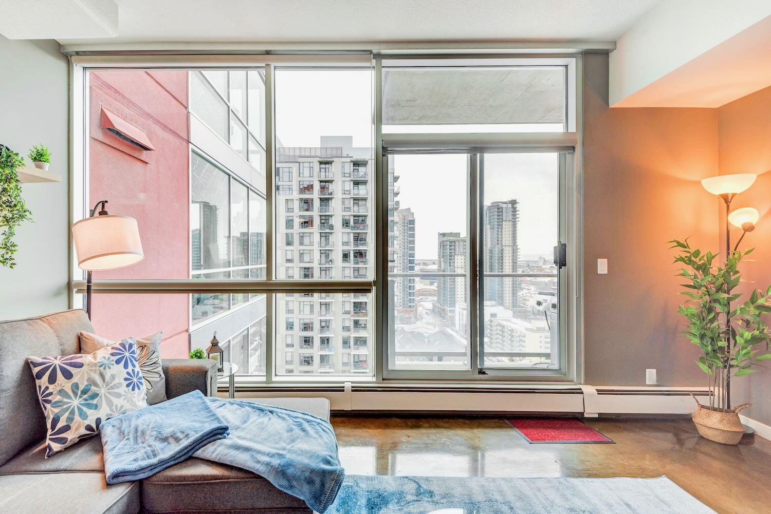 Modern 2Br Condo - King Bed - Downtown City Views คาลการี ภายนอก รูปภาพ