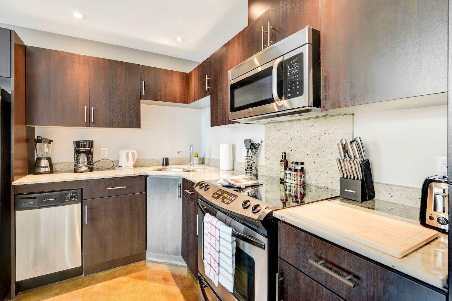 Modern 2Br Condo - King Bed - Downtown City Views คาลการี ภายนอก รูปภาพ