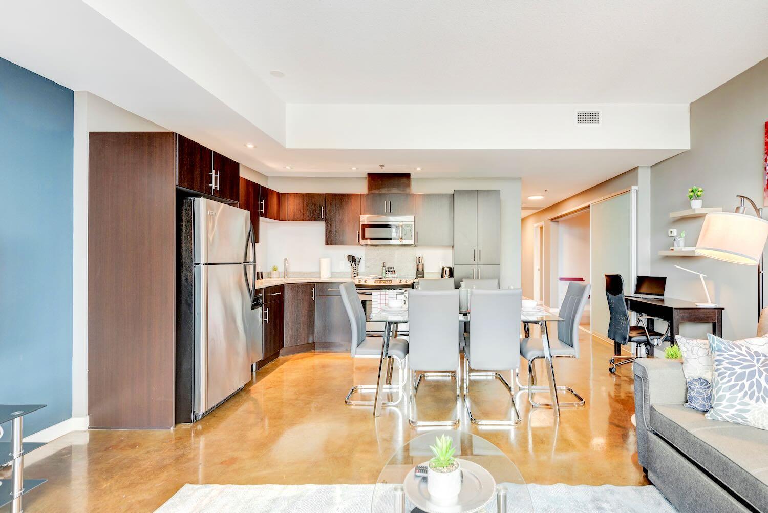 Modern 2Br Condo - King Bed - Downtown City Views คาลการี ภายนอก รูปภาพ