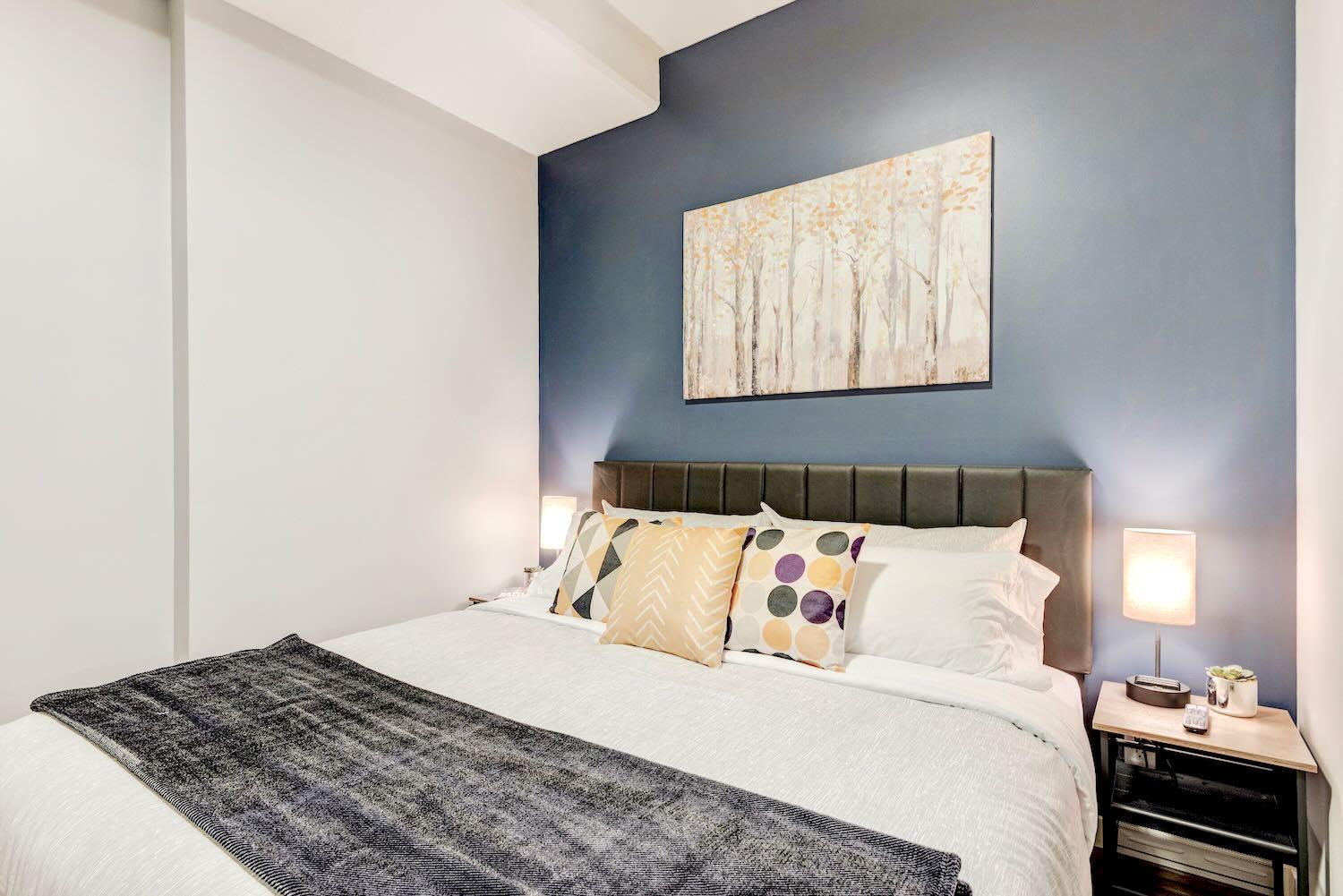 Modern 2Br Condo - King Bed - Downtown City Views คาลการี ภายนอก รูปภาพ